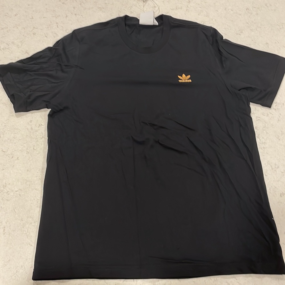 Mens Adidas tee shirt black/gold logo